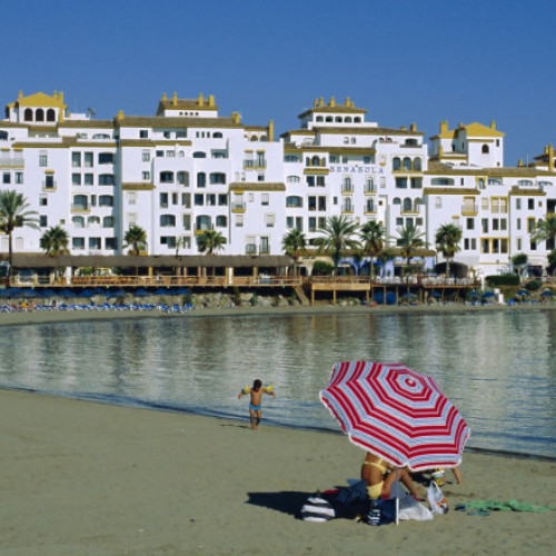 De ce nu-și permit spaniolii vacanțe la ei în țară