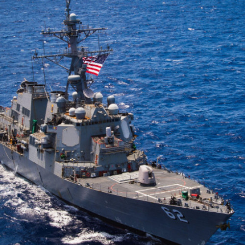 Incident între un distrugător american şi un elicopter iranian în Golful Oman