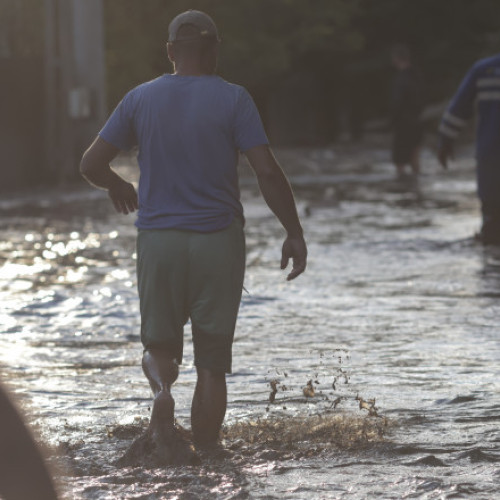 Pericol de inundații pe râuri din mai multe județe. Hidrologii au emis cod galben de viituri