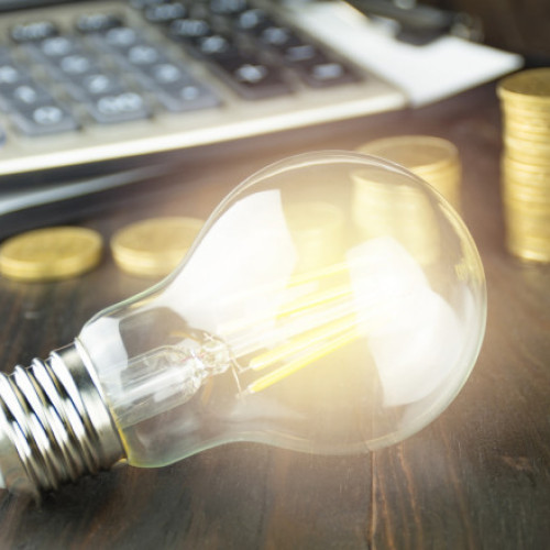 Video Canicula „încinge” facturile. Tarifele pentru energia electrică ar putea crește semnificativ în perioada următoare