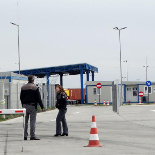 Românii sunt sfătuiţi să intre în Ucraina doar cu maşinile proprii. Care este explicația