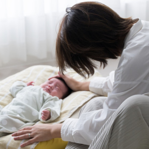 Mamele surogat sunt mai predispuse la probleme de sănătate mintală decât femeile care-și nasc propriii copii