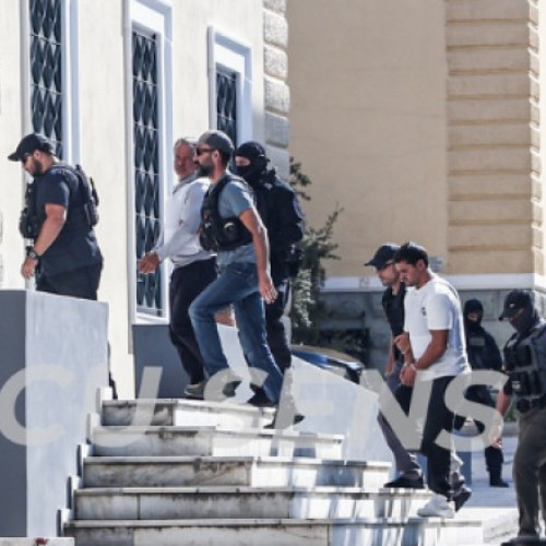 Video Vladimir Plahotniuc şi Constantin Ţuţu au fost aduşi în cătuşe la instanţa din Grecia