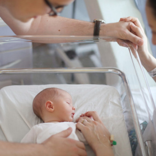 Video O maternitate de stat din vestul României a fost mutată cu chirie, într-un fost spital privat. Cât plătește primăria lunar