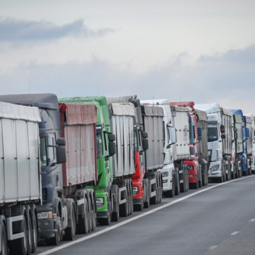 Restricţii de circulaţie în 15 judeţe din țară pentru maşinile de mare tonaj, din cauza caniculei