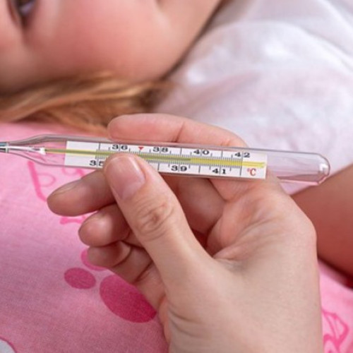 Video Dosar penal pentru un termometru spart. O femeie este cercetată după ce a aruncat mercurul la gunoi