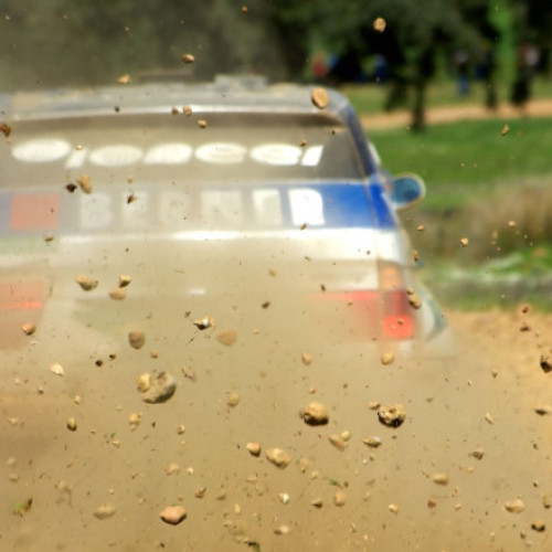 Accident grav la un raliu din Franța. Doi spectatori au murit după ce o mașină a ieșit de pe traseu