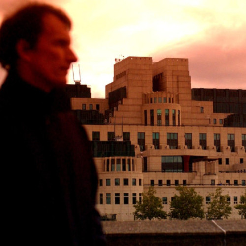 Cum a ajuns Londra capitala spionilor de închiriat: mitul lui James Bond, foamea de informații a corporațiilor și banii oligarhilor