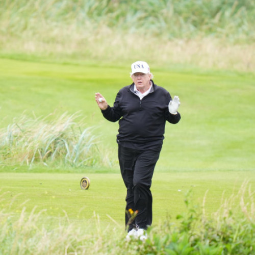 Turbinele eoliene, în vizorul lui Trump pentru că-i strică priveliștea de pe terenul de golf din Scoția: „Toată treaba e o escrocherie”