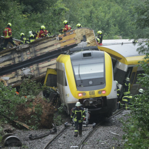 Posibila cauză a accidentului de tren din Germania: o alunecare de teren. Trei oameni au murit și cel puțin 41 au fost răniți