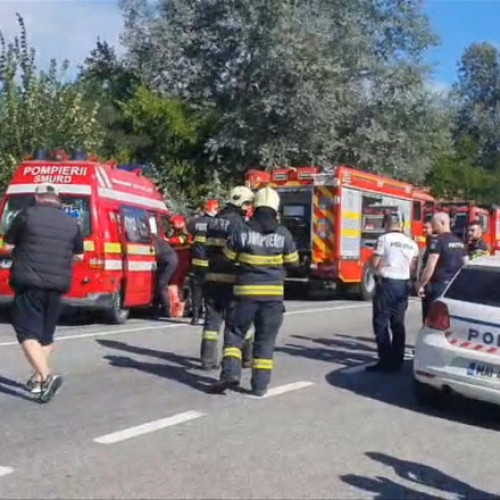 Video Accident grav între un microbuz și un TIR, în Caraș-Severin. A fost activat Planul Roșu de intervenție