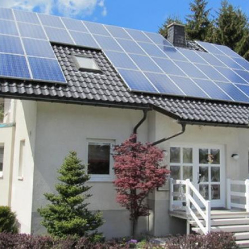 Video Majorarea TVA scumpește panourile fotovoltaice și bateriile. Ce se întâmplă cu programul „Casa Verde”