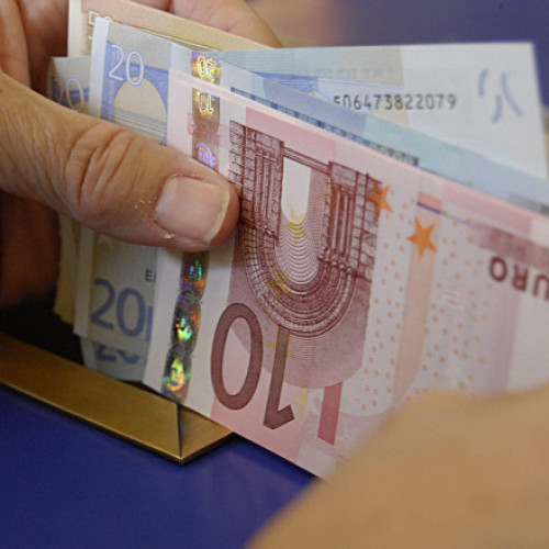 O bandă de hoți de origine română și iraniană, destructurată în Spania. Foloseau escrocheria „colecționarului de bancnote”