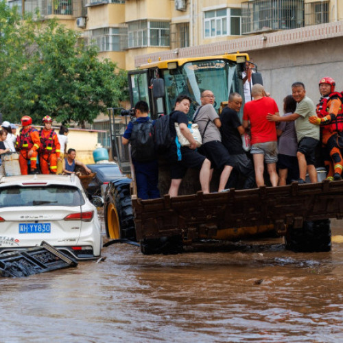 Foto Ploi şi inundaţii în China. Furtunile violente au ucis 30 de persoane și peste 80.000 au fost evacuate la Beijing