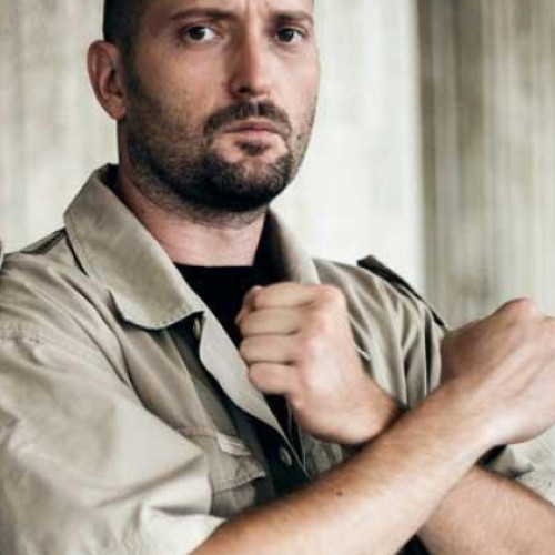 Scandal în curtea Catedralei Mântuirii Neamului. Rapperul Cheloo, prins de polițiști și testat pozitiv pentru droguri