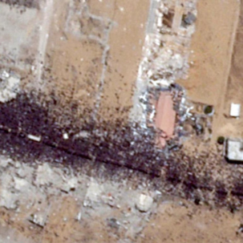 Foto Cozile la care stau palestinienii pentru ajutoare se văd din spațiu