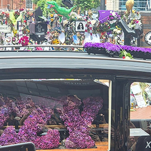 Video&Foto Legendarul star rock Ozzy Osbourne, condus pe ultimul drum. Cortegiul funerar a străbătut străzile din Birmingham
