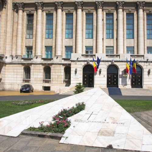 Precizările MAI legate de transferul unui spaţiu din Piaţa Revoluţiei. „Proiectul nu restricţionează accesul public”