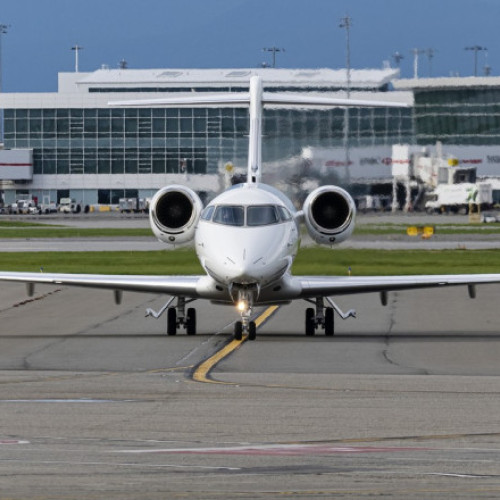 Video Aterizare de urgență a unui avion american cu destinația Amsterdam. 25 de persoane au fost rănite din cauza turbulențelor puternice