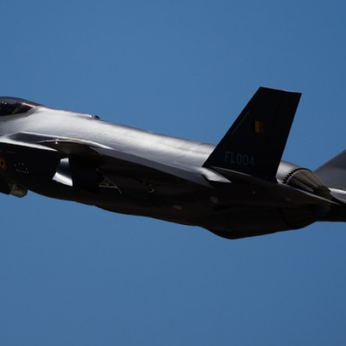 Video Un avion F-35 al Marinei SUA s-a prăbuşit în California. Pilotul a reuşit să se catapulteze în siguranţă