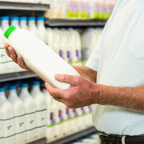 ANPC a dat amenzi de 2,6 milioane de lei comercianților de lapte şi produse lactate din toată țara. Ce nereguli au fost descoperite