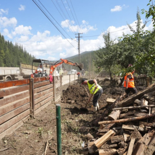 Foto România, lovită de fenomene extreme: pompierii au avut 1.700 de intervenții într-o singură zi