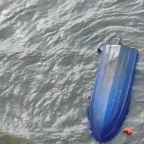 Militarul care conducea barca supraîncărcată cu pasageri, răsturnată în Delta Dunării, a fost pus sub control judiciar