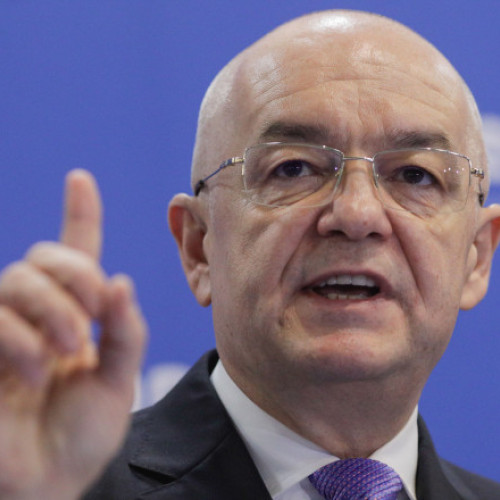 Video Sporul de „stat pe scaun” reaprinde conflictul dintre Emil Boc și consilierii USR la Cluj-Napoca