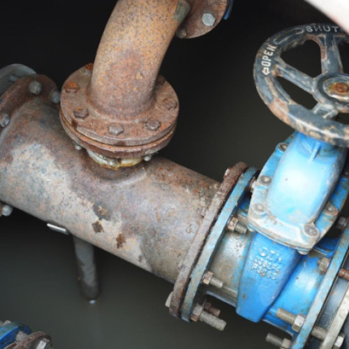 Apa menajeră a început să fie distribuită oamenilor din Broșteni. Precizările președintelui Consiliului Județean Suceava