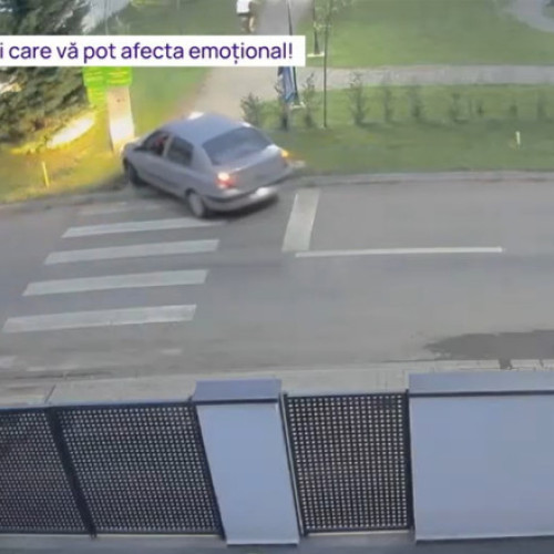 Video Momentul în care un bărbat intră cu mașina pe aleile pietonale dintr-un parc, în urmărirea unor bicicliști