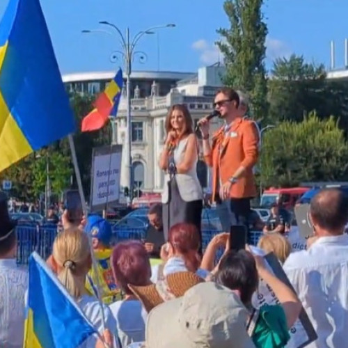 Protest în Piaţa Victoriei. Jandarmii au dat două amenzi, un bărbat a fost prins cu un cuțit