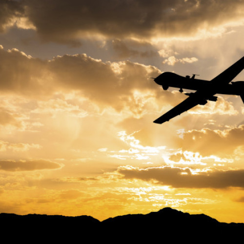 Video Incendiu masiv la un depozit de petrol din Soci după un atac cu drone al Ucrainei. Zborurile au fost suspendate