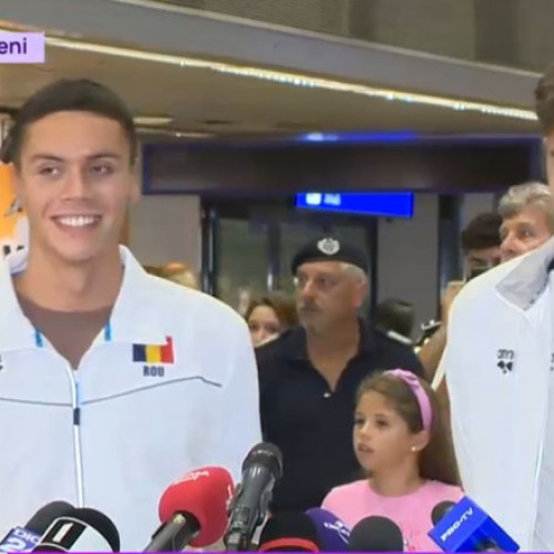 Video David Popovici a fost primit cu aplauze la aeroport, la revenirea în țară: „Am reușit să mă autodepășesc, sunt mândru de mine”