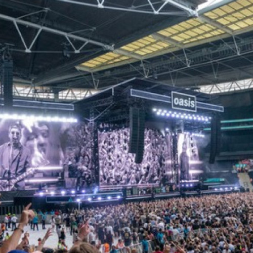 Un bărbat a murit în timpul unui concert Oasis, după ce a căzut de la tribuna stadionului Wembley. Mesajul transmis de trupă