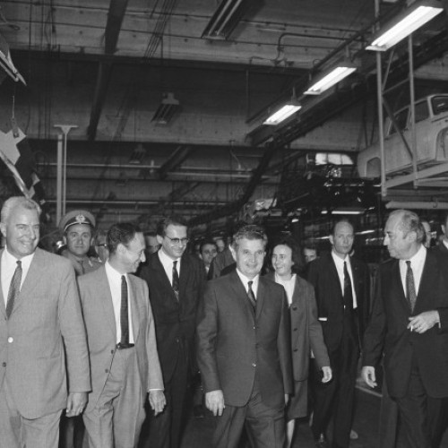 Miturile „raiului” comunist (3). Ceaușescu a plătit datoria externă, dar cu costuri uriașe pentru populație. Era România mai bogată?