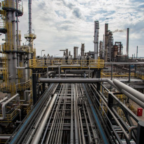 Ministrul Energiei: „Aprovizionarea cu carburanţi a pieţei este stabilă şi continuă”. Măsurile luate după penuria de la Petrobrazi