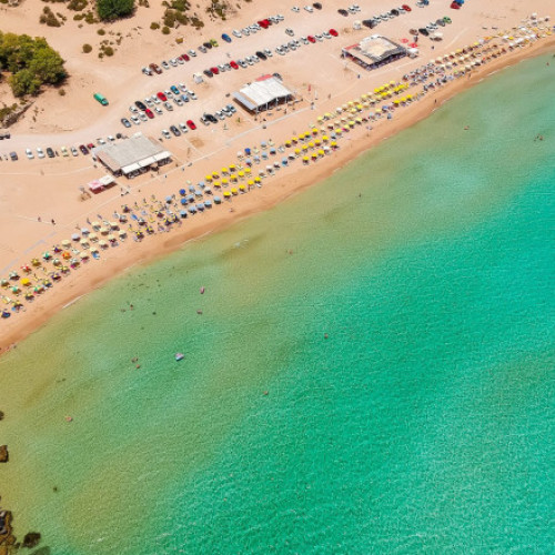 O turistă britanică a dispărut „misterios” de pe șezlong, pe o plajă din Grecia. Autoritățile desfășoară căutări pe mare și pe uscat