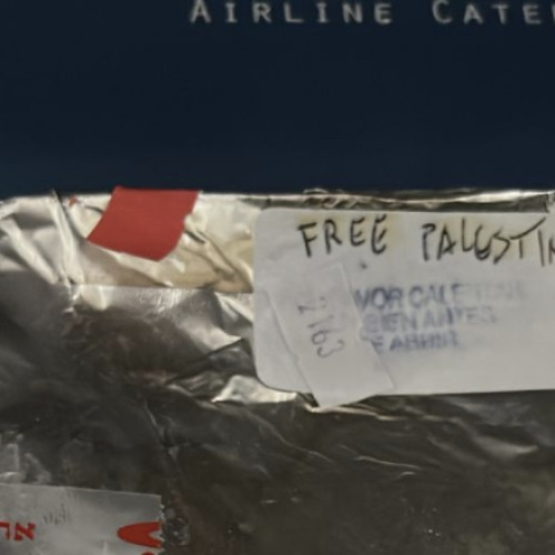 Pasagerii evrei ai unui zbor Iberia s-au trezit cu sloganul „Free Palestine!” în tava cu mâncare cușer