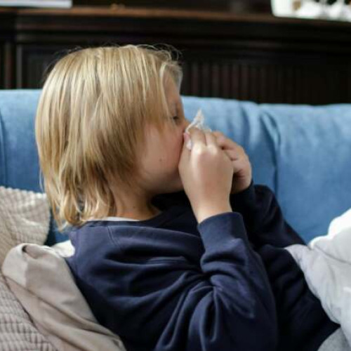 Atenție, părinți! Ce trebuie să știți despre tusea la copii, explică medicii din Timișoara