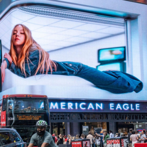 Video Controverse în SUA după o reclamă „rasistă” la blugi, promovată de actrița Sydney Sweeney. Președintele Donald Trump a intervenit și el