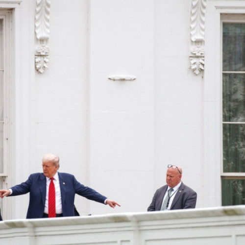 De ce s-a urcat Donald Trump pe acoperișul unei clădiri din complexul Casei Albe și gluma „nucleară” pe care a făcut-o