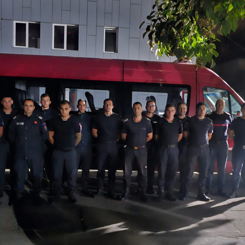 Solidaritate în fața dezastrelor naturale: pompierii mehedințeni, alături de cetățenii afectați de inundații, în Broșteni, Suceava!