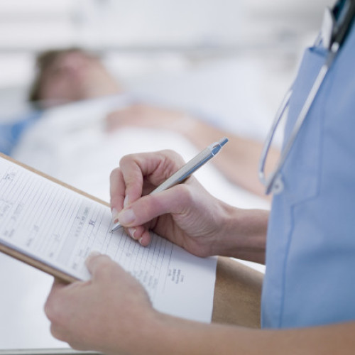 Ce servicii medicale se acordă gratuit pacienților neasigurați prin spitalizarea de o zi. Cum se calculează tariful extra de internare