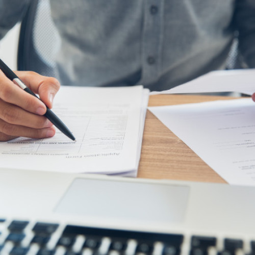 Ce taxe și contribuții plătești către stat dacă obții venituri din drepturi de autor sau din proprietate intelectuală