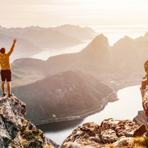 (P) Performanțele bursei atrag un număr în creștere de persoane. Tu cum îți folosești economiile?