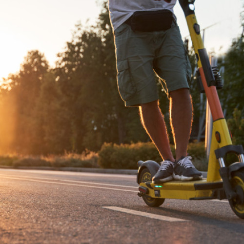 Pot trotinetele electrice să explodeze pe caniculă? Ce spun specialiștii: „Neglijența celor care le folosesc este îngrijorătoare”