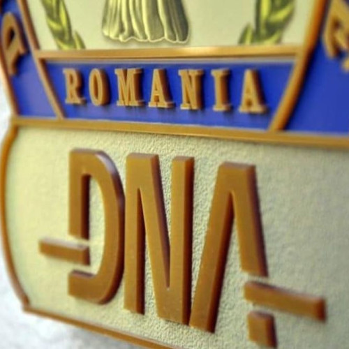 2 inspectori ai Direcţiei Regionale Vamale Braşov, trimişi în judecată de DNA după ce ar fi luat haine şi accesorii de la o firmă controlată