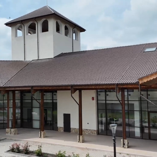 Centrul cultural din Ştorobăneasa: 1 miliard de lei aruncați pe o clădire frumoasă, dar pustie