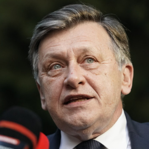 Crin Antonescu, atac la Nicușor Dan după funeraliile lui Iliescu: „Stă ascuns în birou, în aceeași clădire cu defunctul”