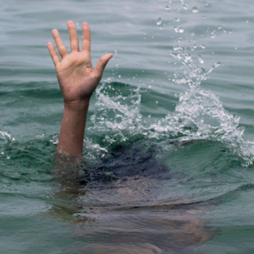 O tânără din Craiova a fost salvată de la înec, în Creta, de un polițist din Sebeș aflat în concediu